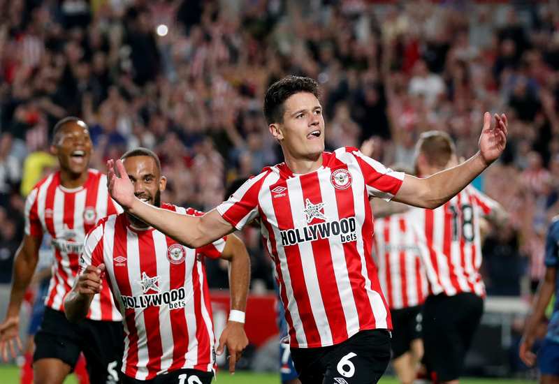 Câu Lạc Bộ Bóng Đá Brentford - Những Chú Ong Đến Từ London 1 Câu Lạc Bộ Bóng Đá Brentford - Những Chú Ong Đến Từ London