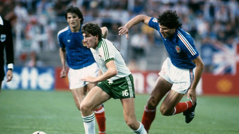 Norman Whiteside của Bắc Ireland lập kỷ lục là cầu thủ trẻ nhất tham dự 1 kỳ World Cup Norman Whiteside của Bắc Ireland lập kỷ lục là cầu thủ trẻ nhất tham dự 1 kỳ World Cup