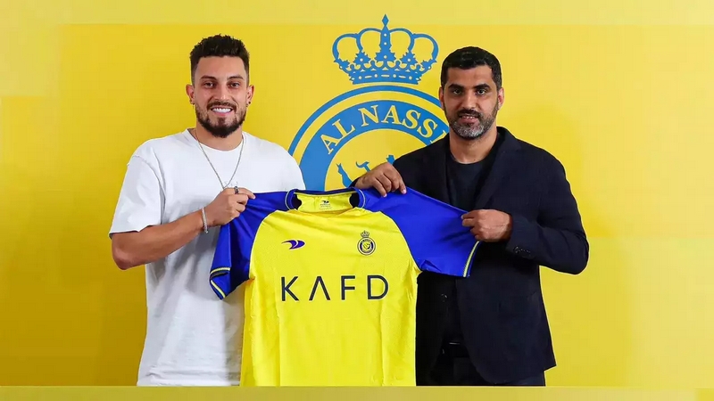 Cựu cầu thủ MU, Alex Telles cũng đã đầu quân cho đội bóng này
