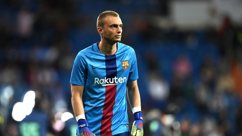 Nhưng sau đó anh chuyển đến Barca chỉ để dự bị
